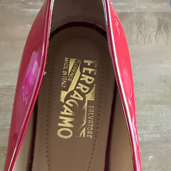 Salvatore Ferragamo Red Patent Flats with Bow - Picture 2 of 4